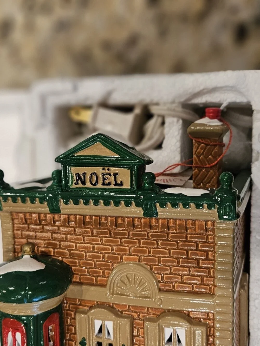 Department 56 The Christmas Shop Original Snow Village Lighted Building 50970